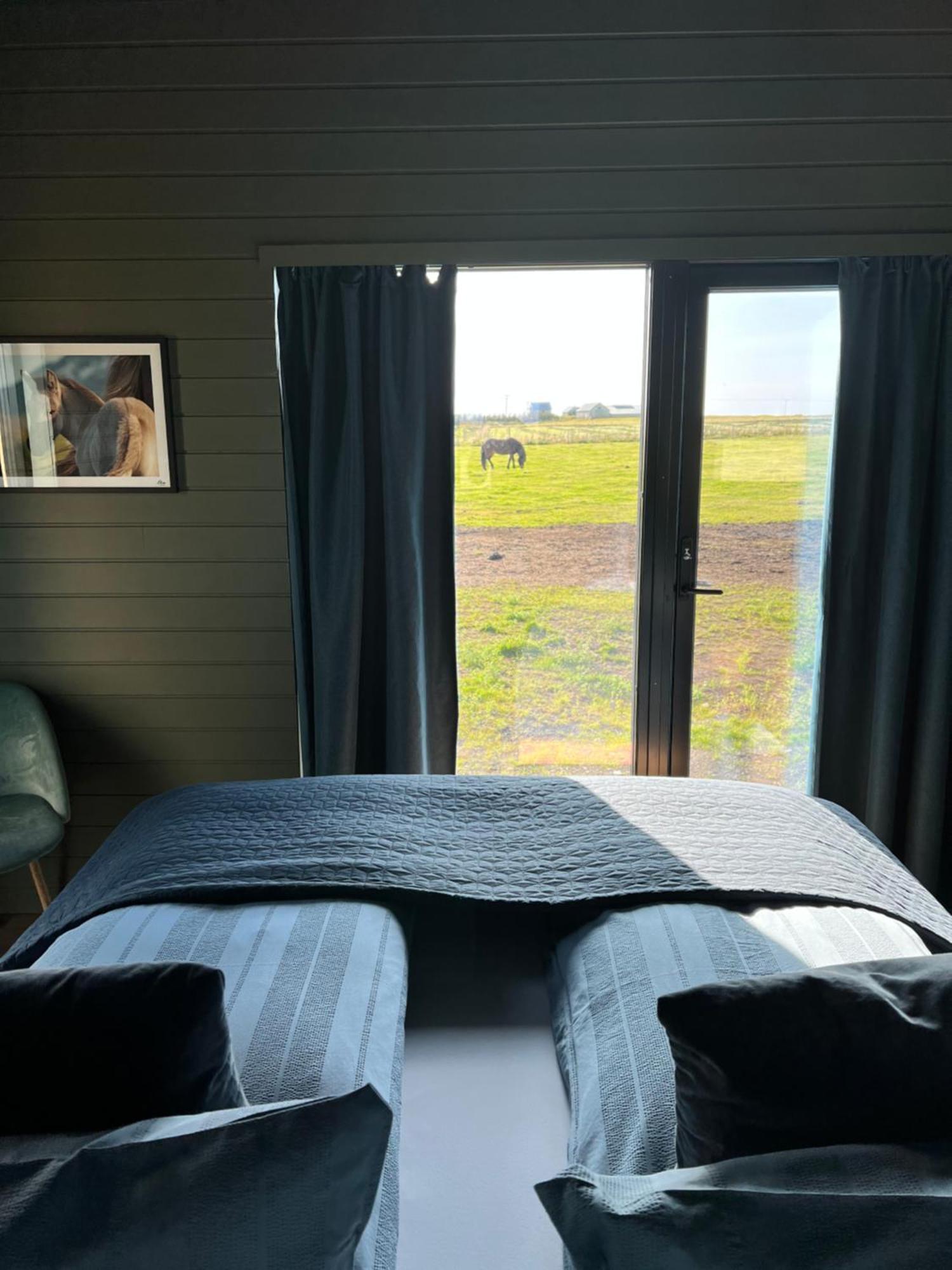 Апартаменты Sleeping With The Horses Хвольсвёдлюр Экстерьер фото